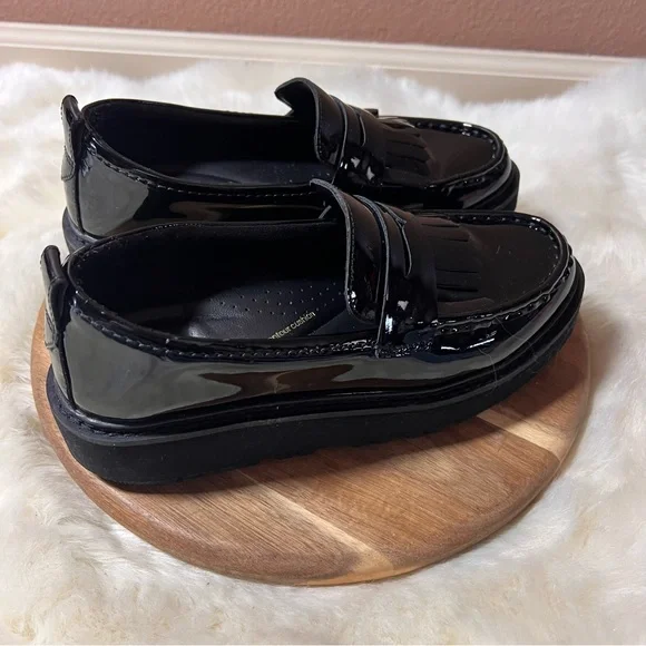Clarks Black Patent Leather Loafers with Fringe Detail Size 6.5 - Picture 2 of 11